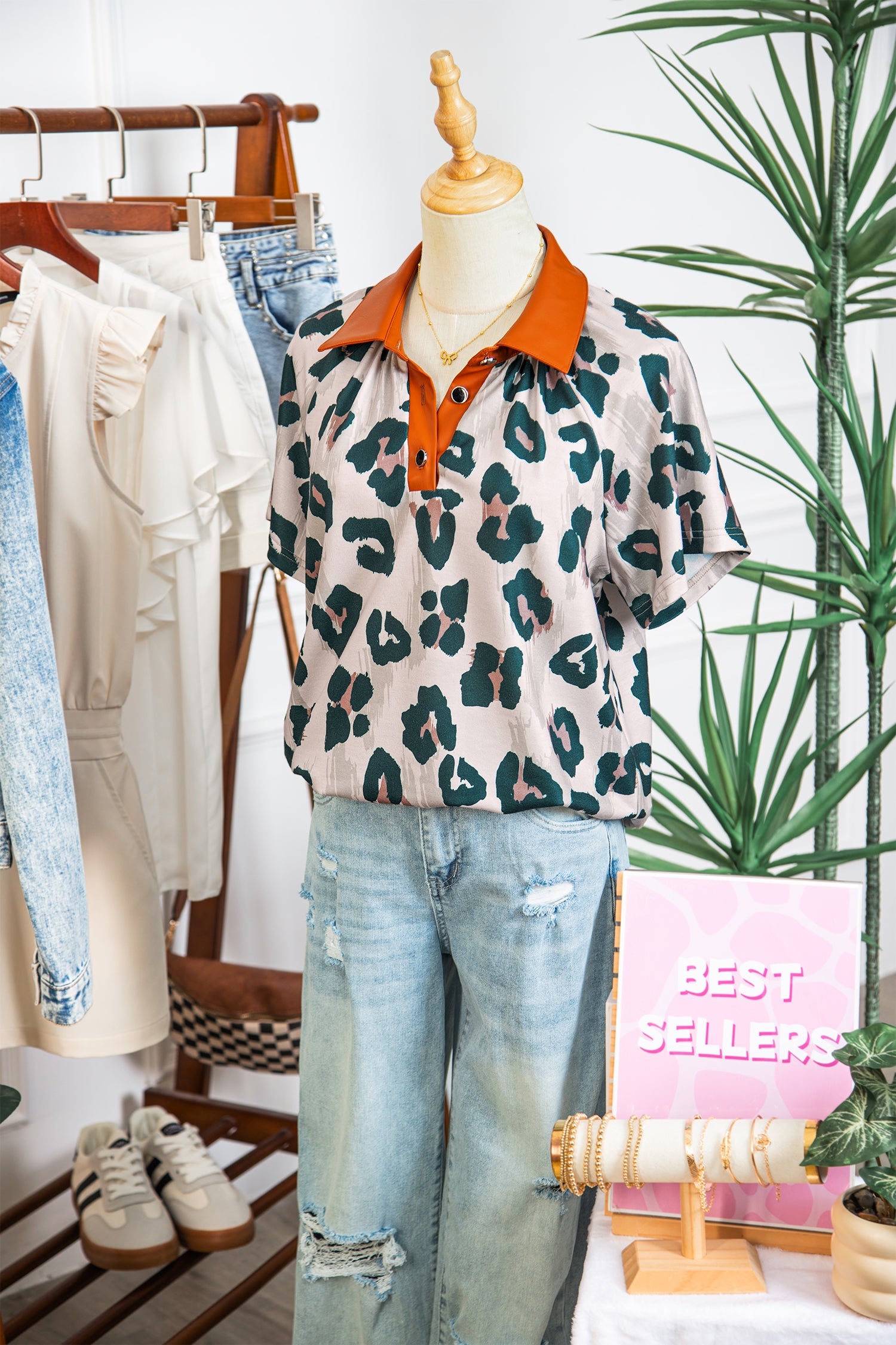 Leopard Buttoned Contrast Collar Short Sleeve Blouse