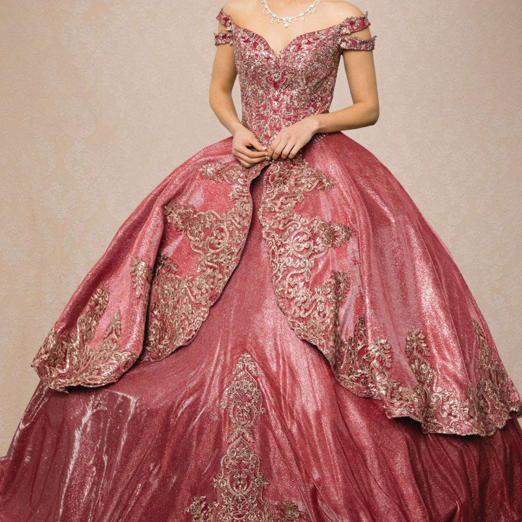 (LIVE 44) Exclusive gowns, silky luxury, stylish journey.