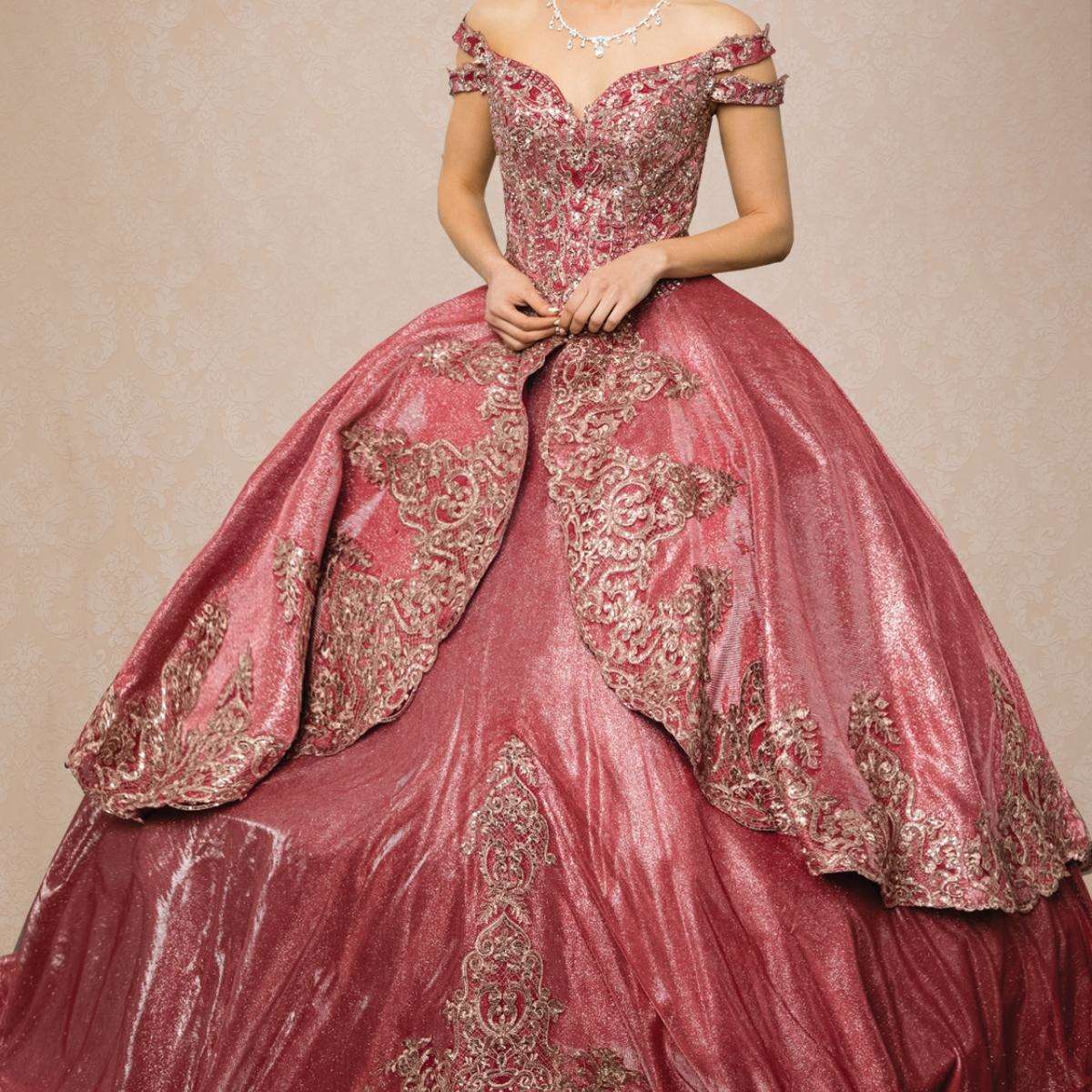 (LIVE 44) Exclusive gowns, silky luxury, stylish journey.