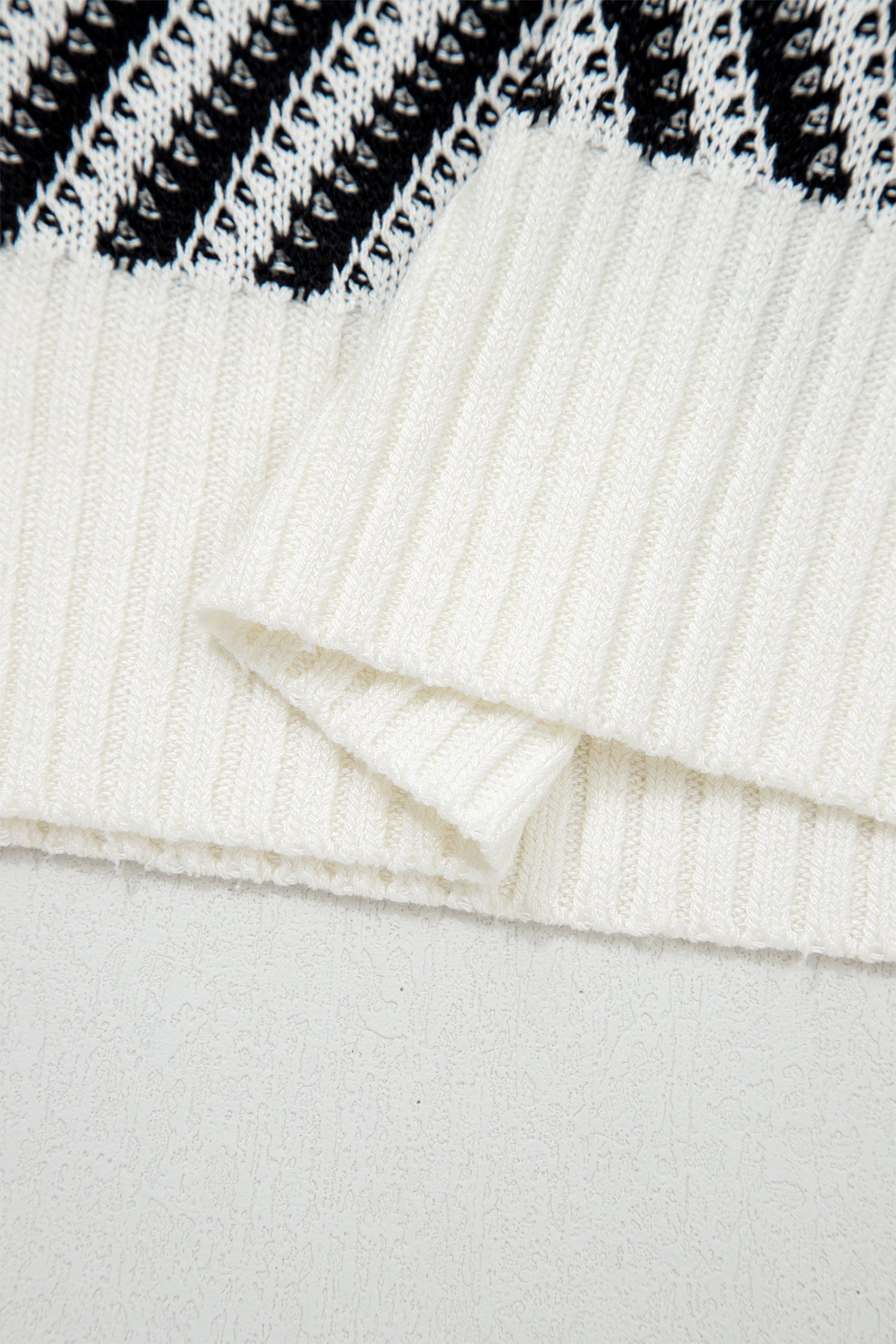 Chevron Contrast V-Neck Sleeveless Sweater Top