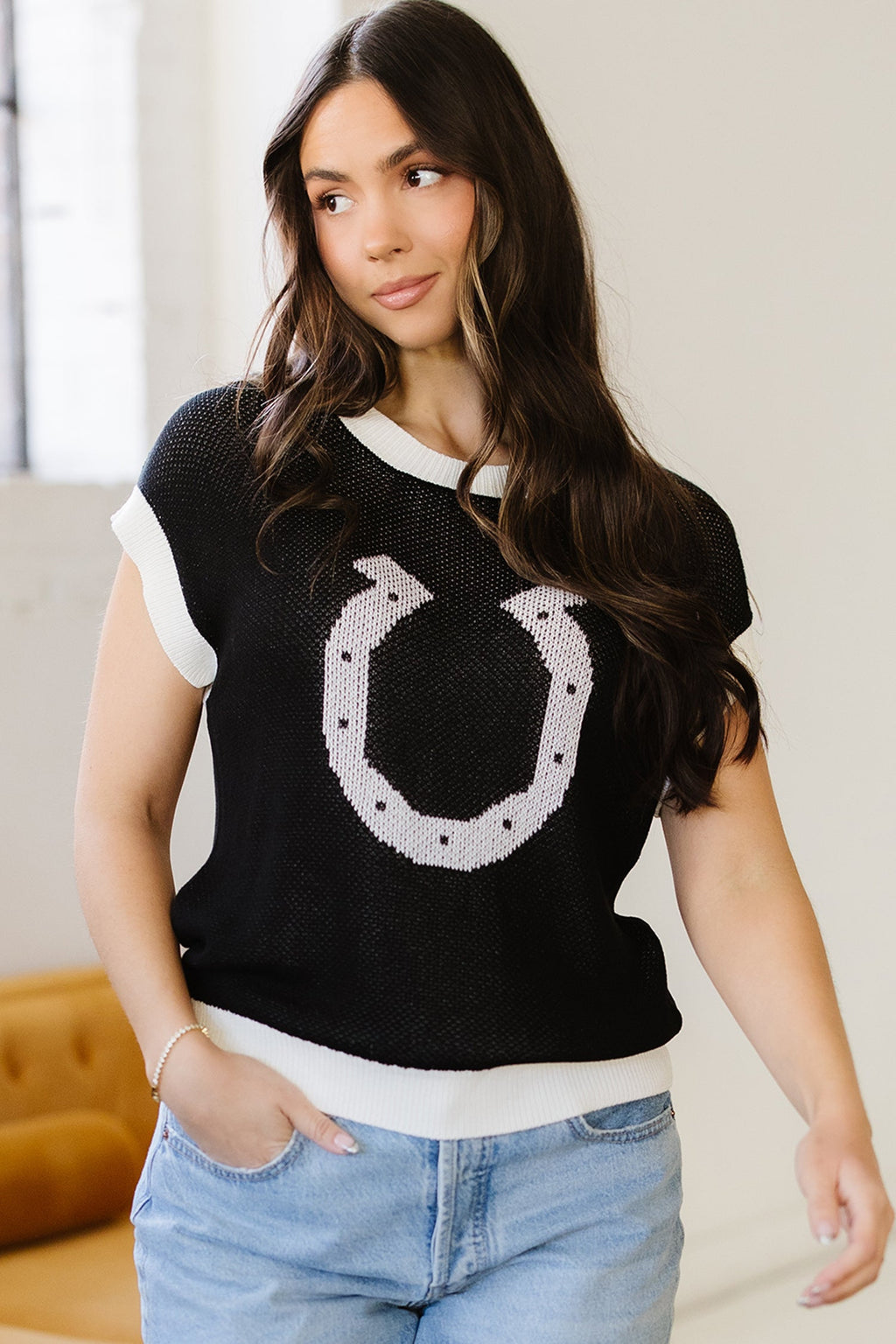Western Horseshoe Contrast Trim Short Sleeve Sweater