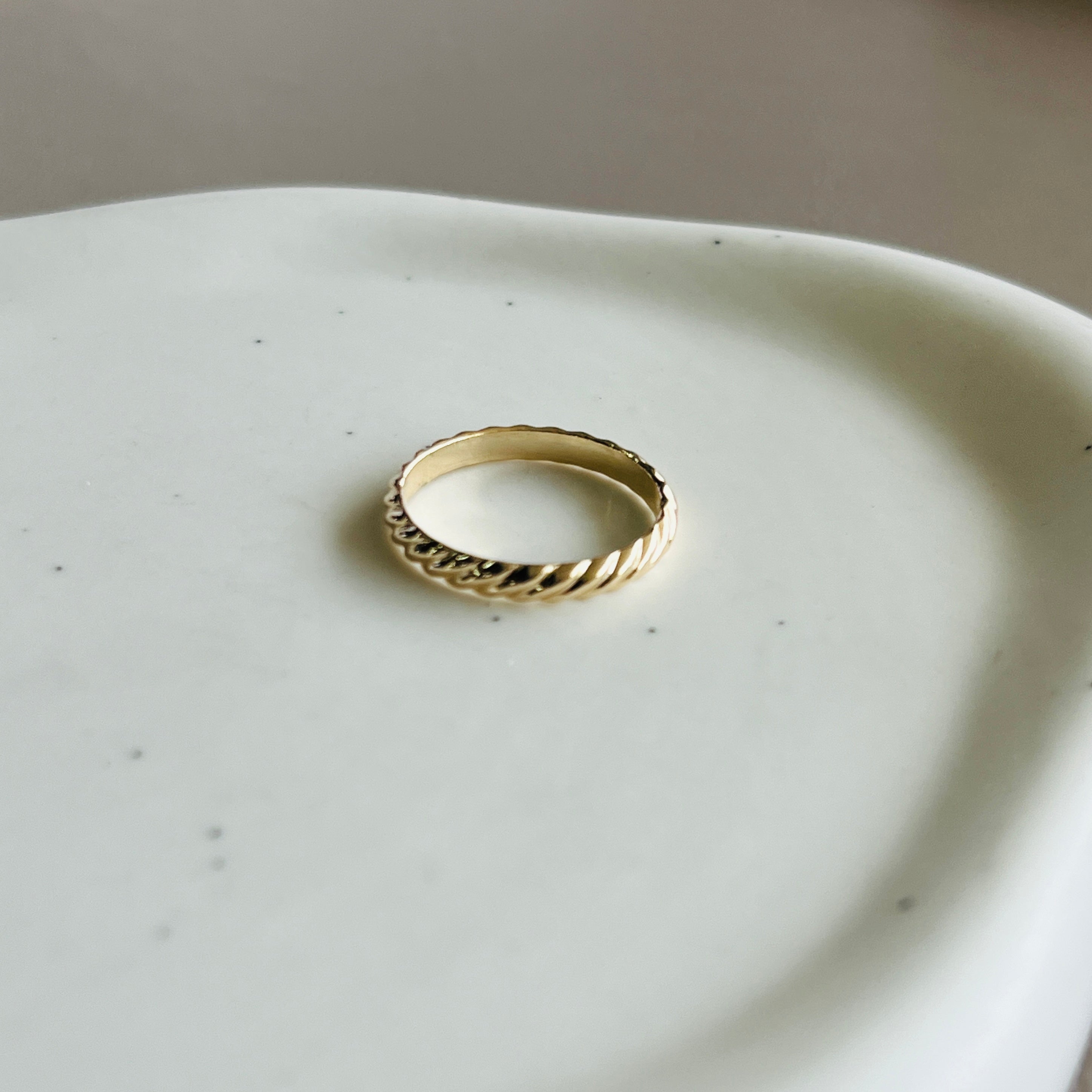 SHORE BAND RING