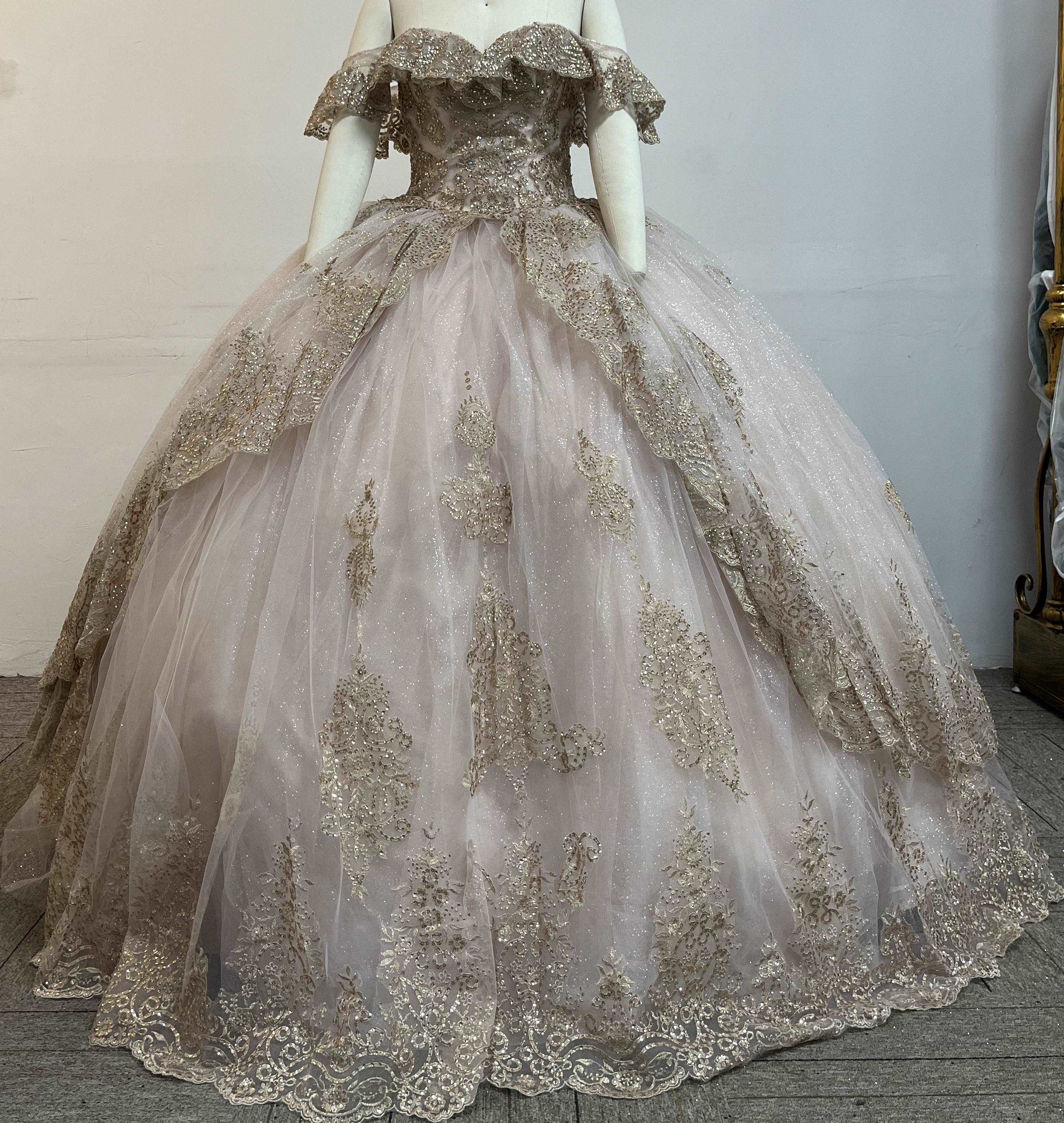(LIVE 12) Gowns' elegance, simple hues, enhance life's charm.