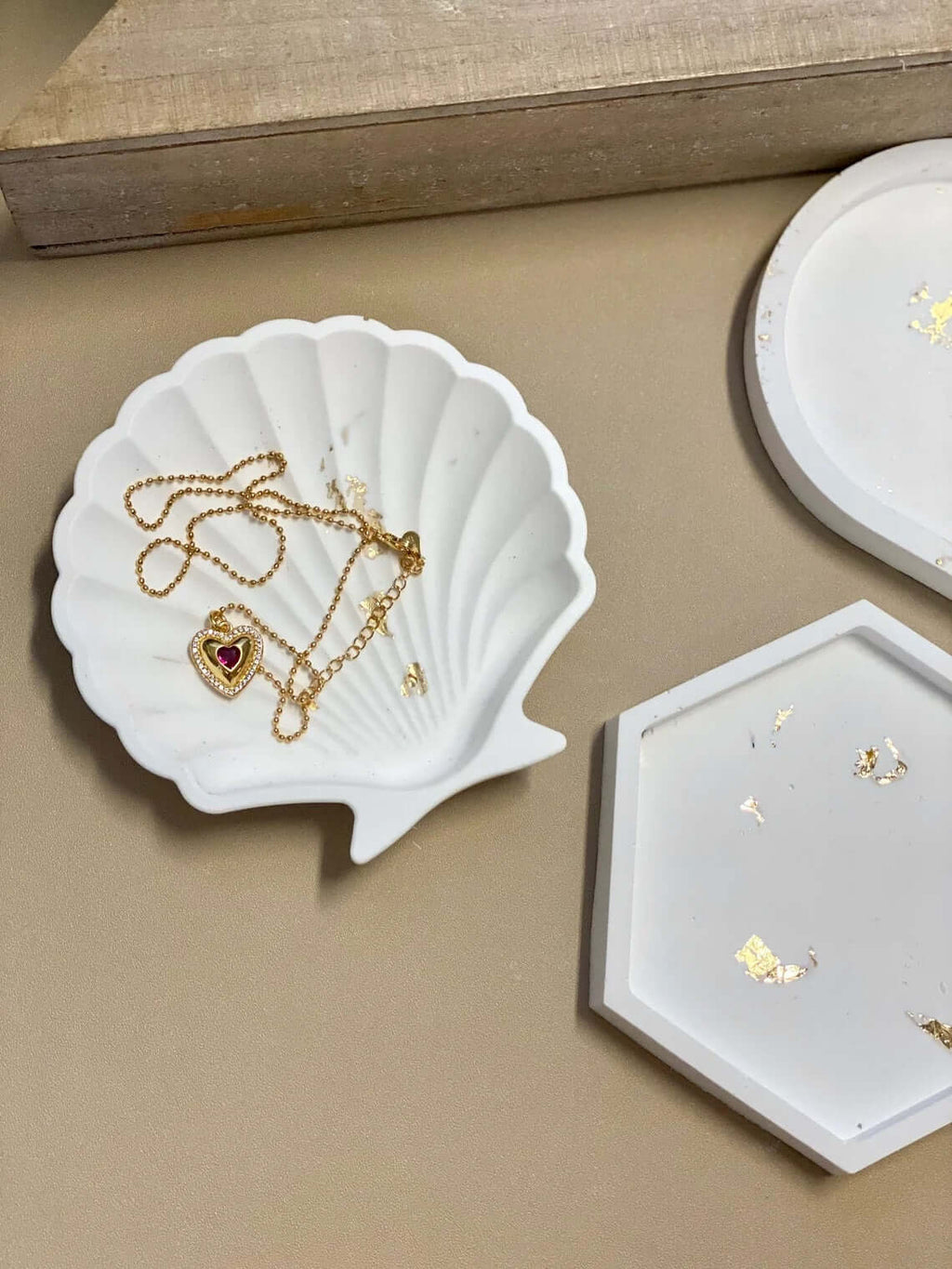 Handmade Jesmonite Tray - Stylish Modern Decorative Organizer for Home and Office