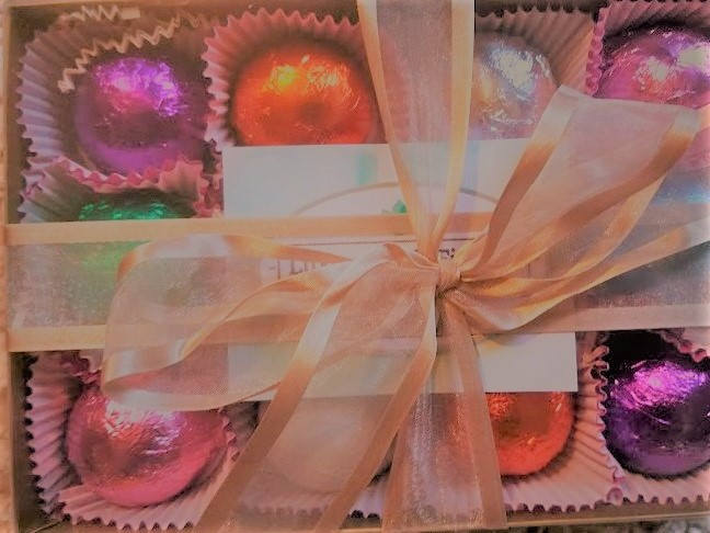 Gift Set with 12 Best Sellers 1.6 oz bath bombs, foil wrapped, great for dry skin, perfect for gift giving or keeping for yourself