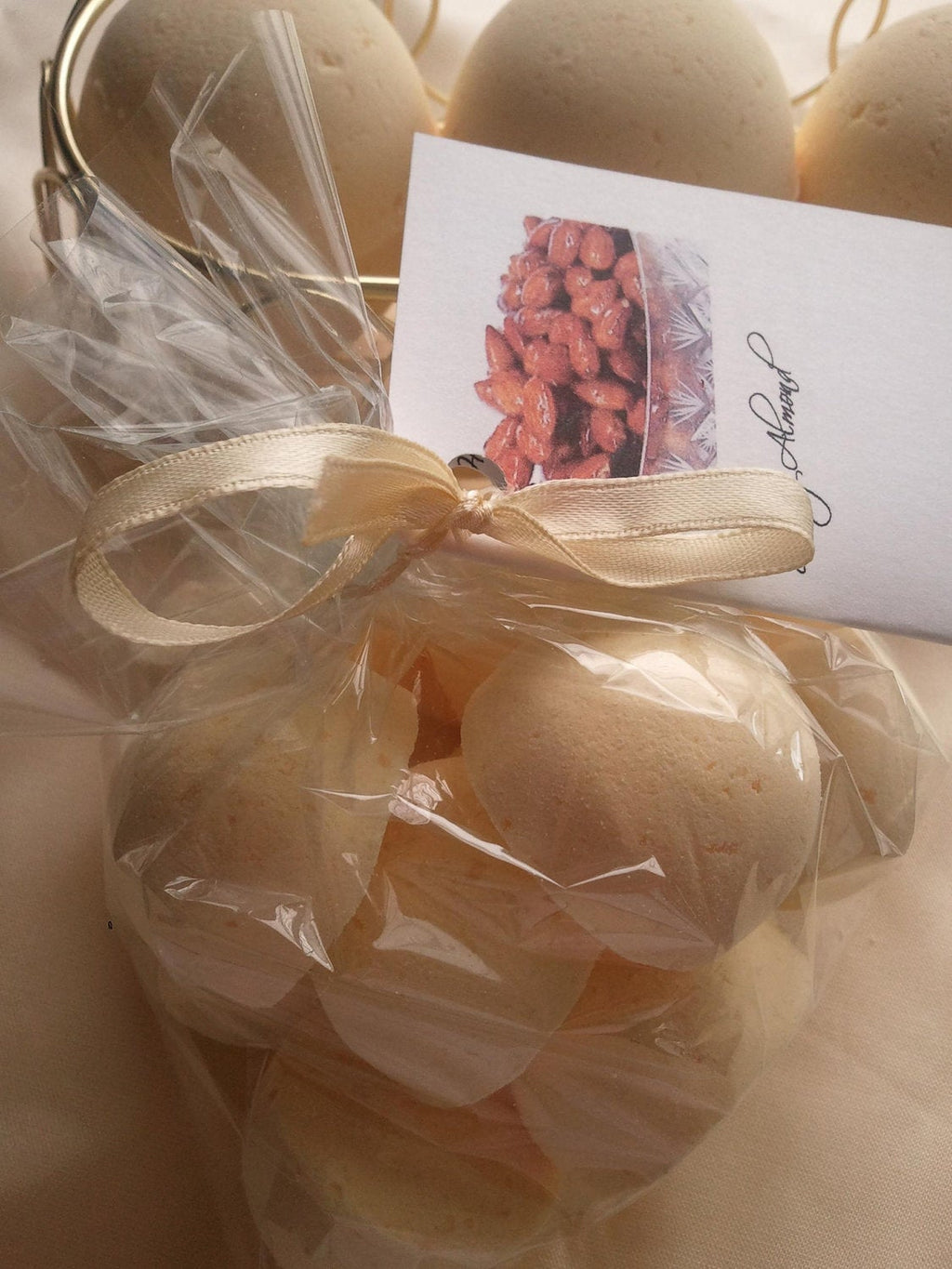 14 bath bombs 1 oz each (Honey Almond) gift bag bath fizzies, great holiday fragrance