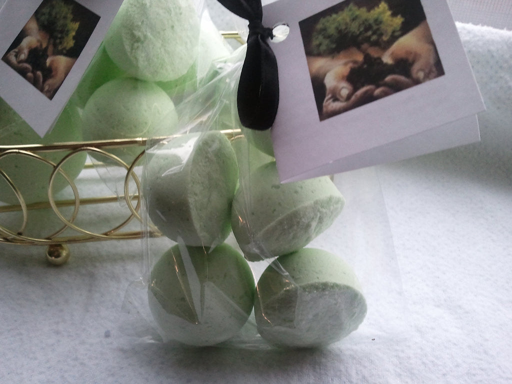 14 bath bombs in Bonsai fragrance, gift bag bath fizzies, great for dry skin, shea, cocoa, 7 ultra rich oils