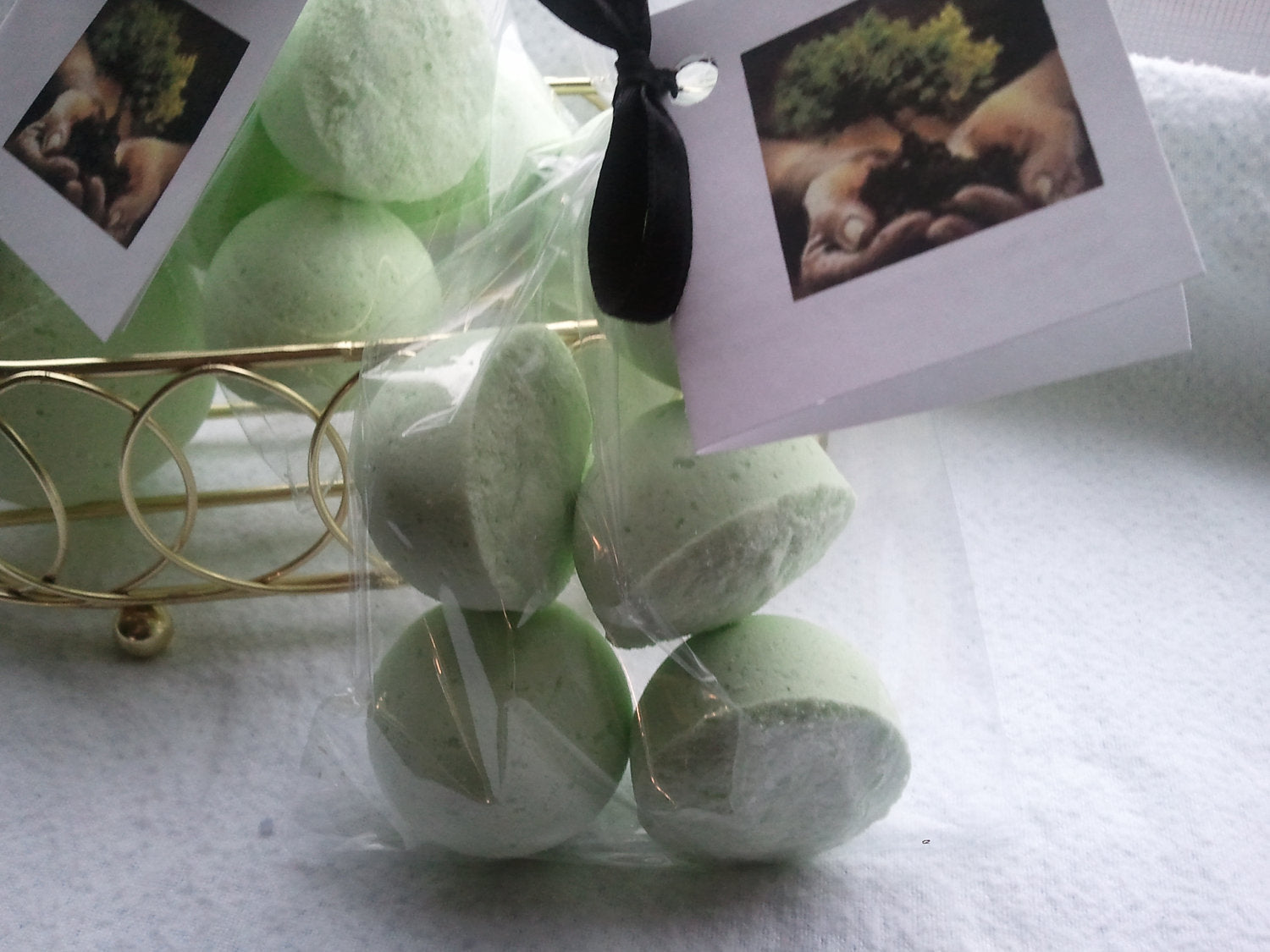 14 bath bombs in Bonsai fragrance, gift bag bath fizzies, great for dry skin, shea, cocoa, 7 ultra rich oils