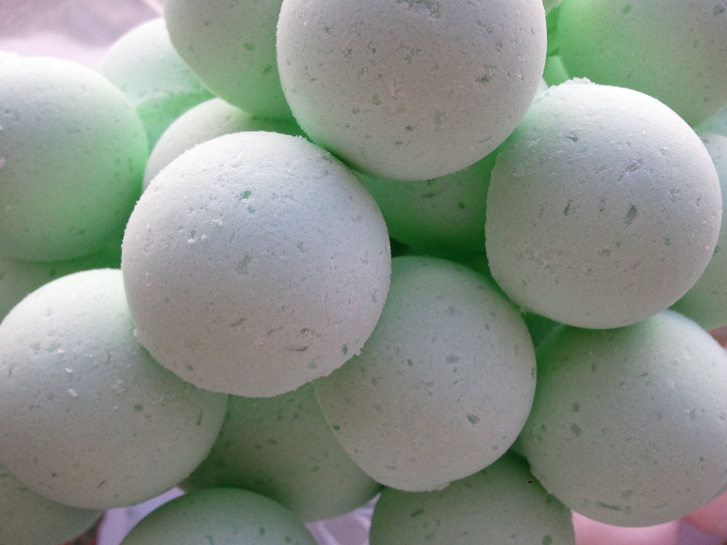 14 bath bombs 1 oz each (Absinthe) gift bag bath fizzies, great for dry skin, shea, cocoa, 7 ultra rich oils