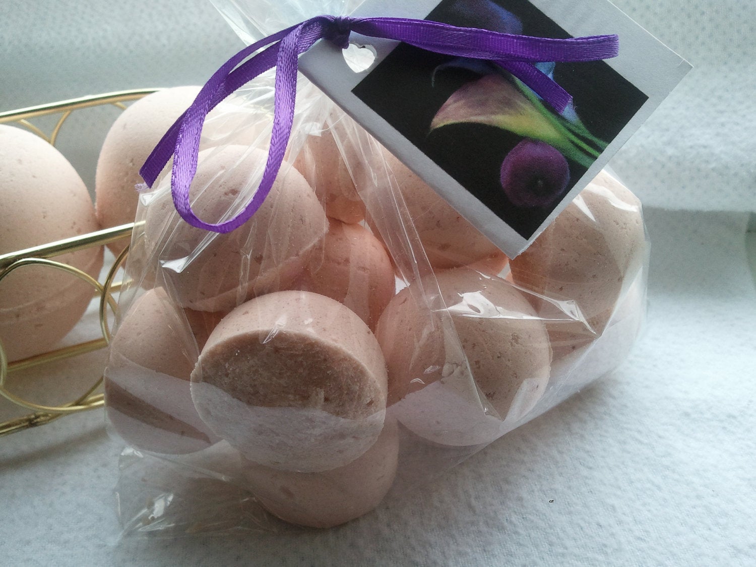 14 bath bombs in Amber Patchouli fragrance, gift bag bath fizzies, great for dry skin