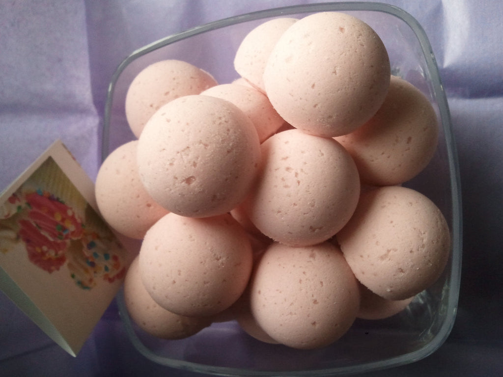 14 bath bombs (Buttercream Cupcake) gift bag bath fizzies, great for kids...and adults too