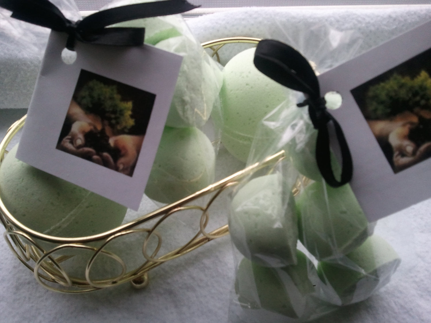14 bath bombs in Bonsai fragrance, gift bag bath fizzies, great for dry skin, shea, cocoa, 7 ultra rich oils