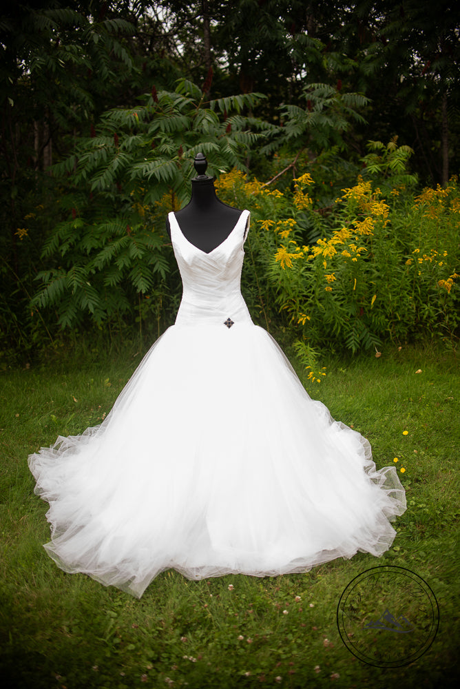 Discontinued Maggie Sottero J1107 Bridal Gown – Size 6