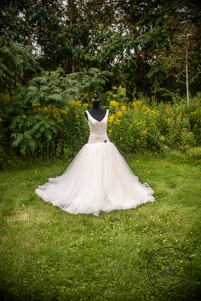 Discontinued Maggie Sottero J1107 Bridal Gown – Size 6