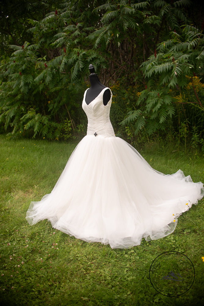 Discontinued Maggie Sottero J1107 Bridal Gown – Size 6