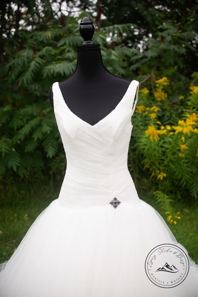 Discontinued Maggie Sottero J1107 Bridal Gown – Size 6