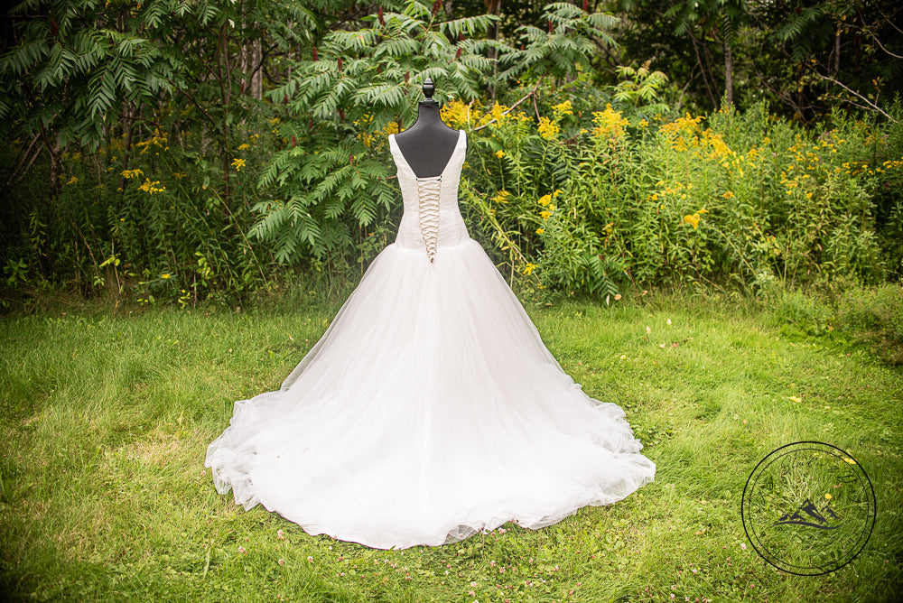 Discontinued Maggie Sottero J1107 Bridal Gown – Size 6