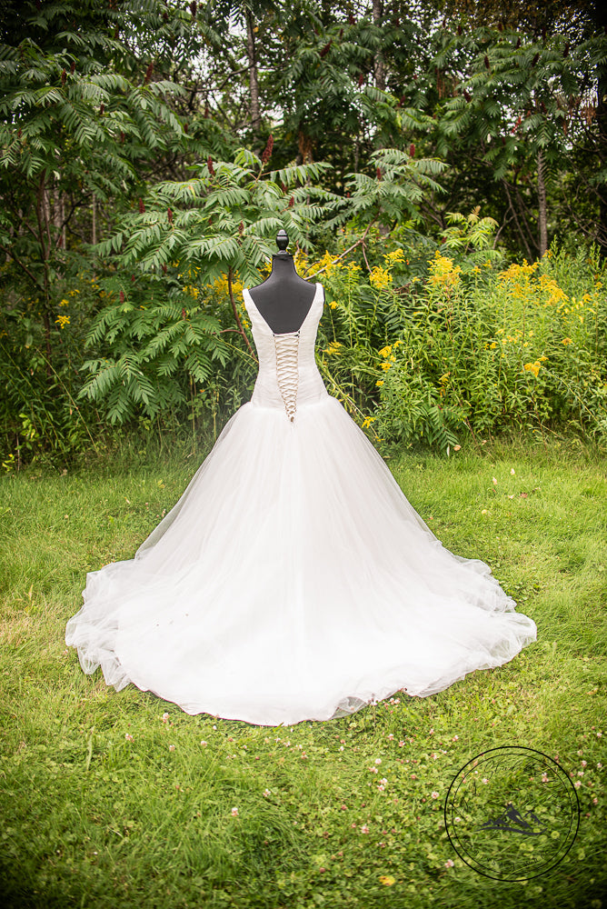 Discontinued Maggie Sottero J1107 Bridal Gown – Size 6
