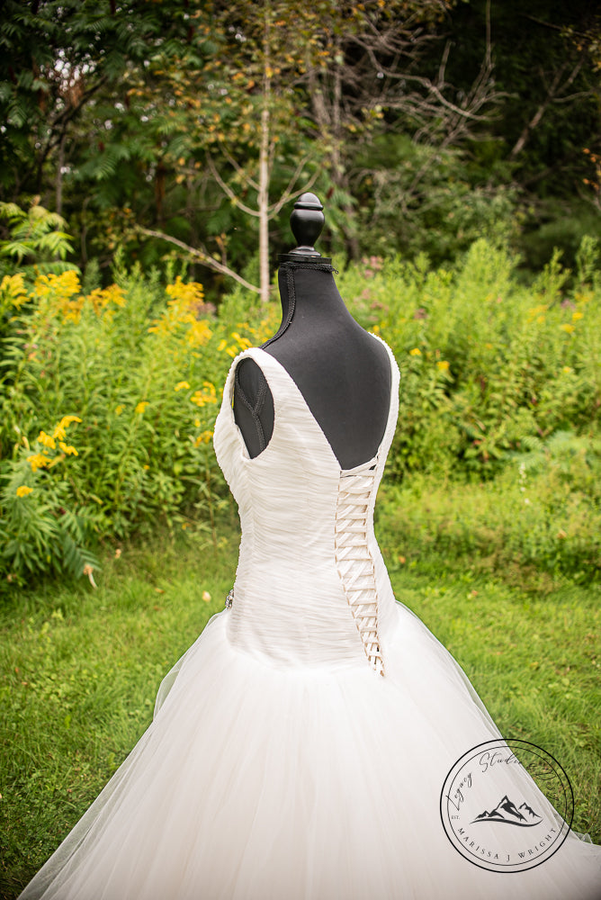 Discontinued Maggie Sottero J1107 Bridal Gown – Size 6