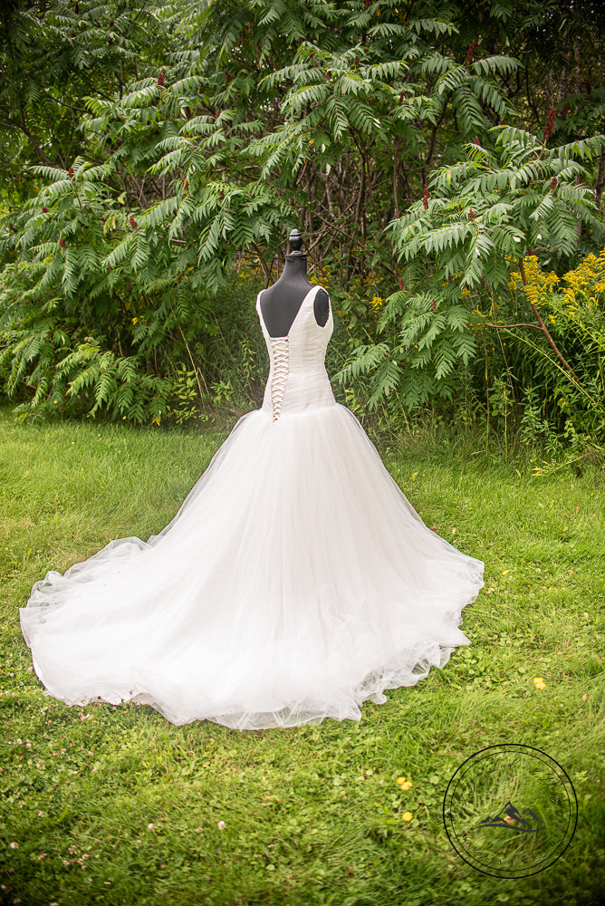 Discontinued Maggie Sottero J1107 Bridal Gown – Size 6