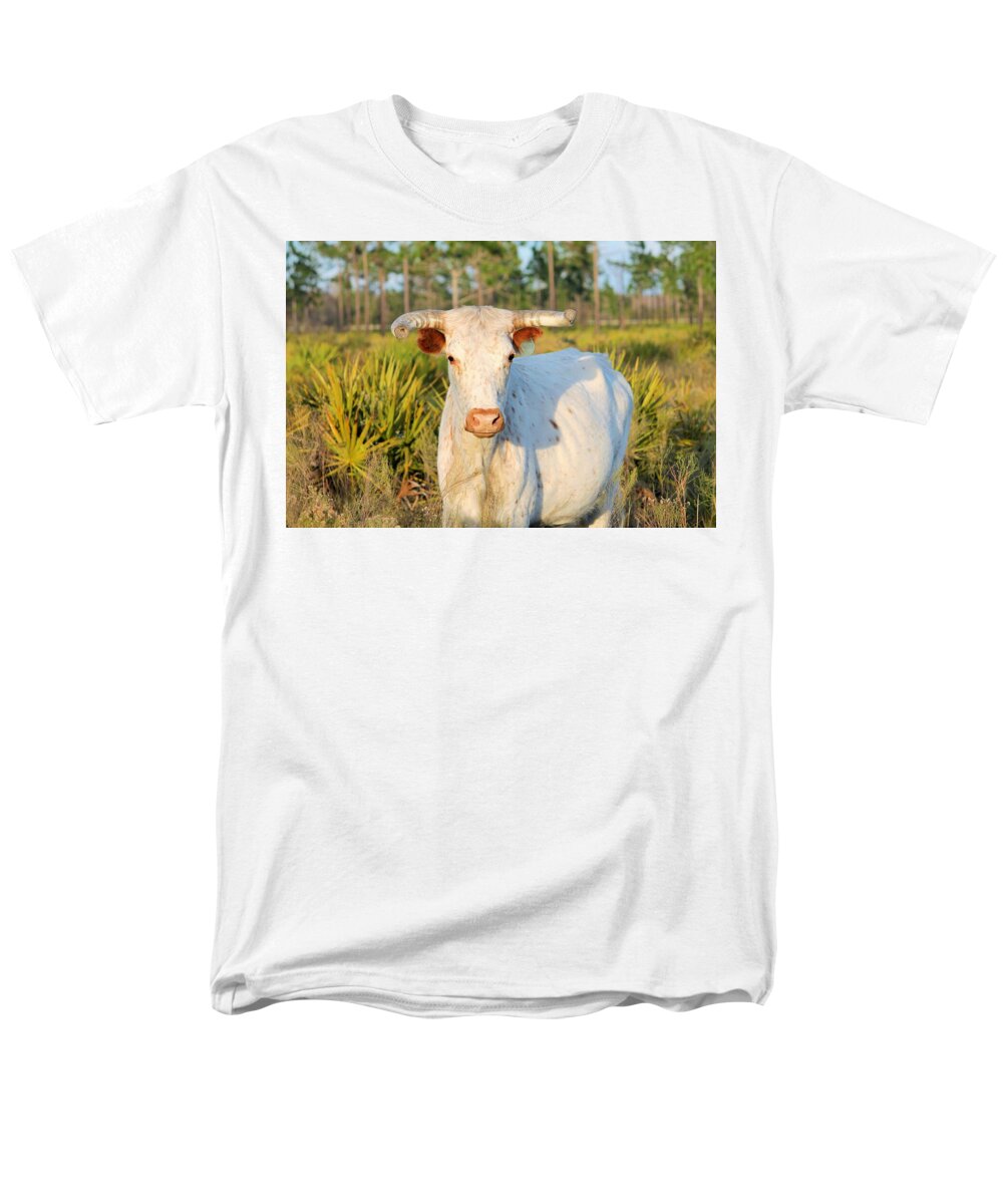 Majestic Horned White Bull near Orlando Florida Regular Fit Men's T-Shirt