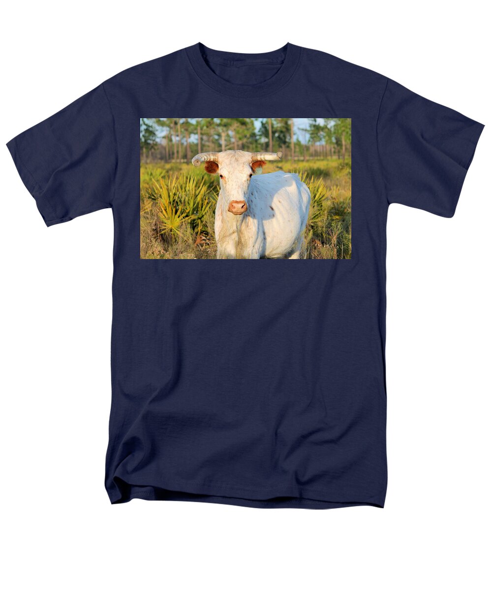 Majestic Horned White Bull near Orlando Florida Regular Fit Men's T-Shirt