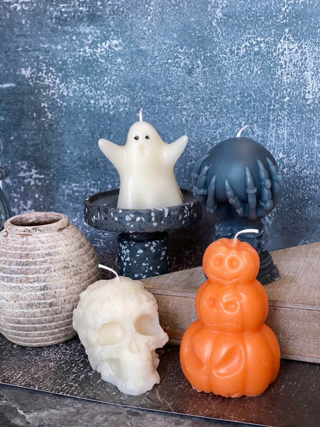 Handmade Pumpkin Candles for a Festive and Fun Atmosphere