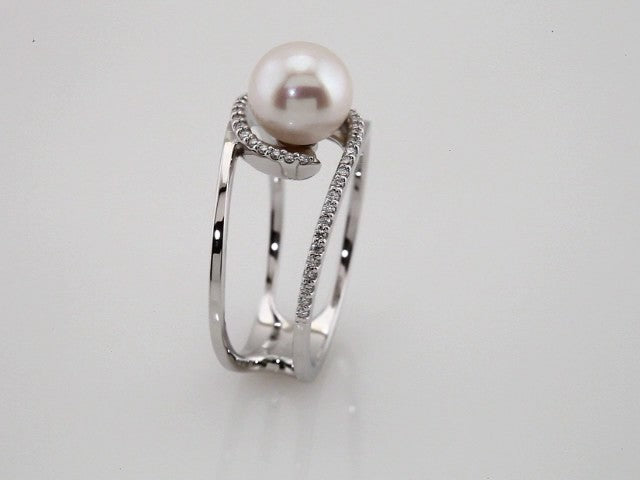 Pearl Negative Space Ring
