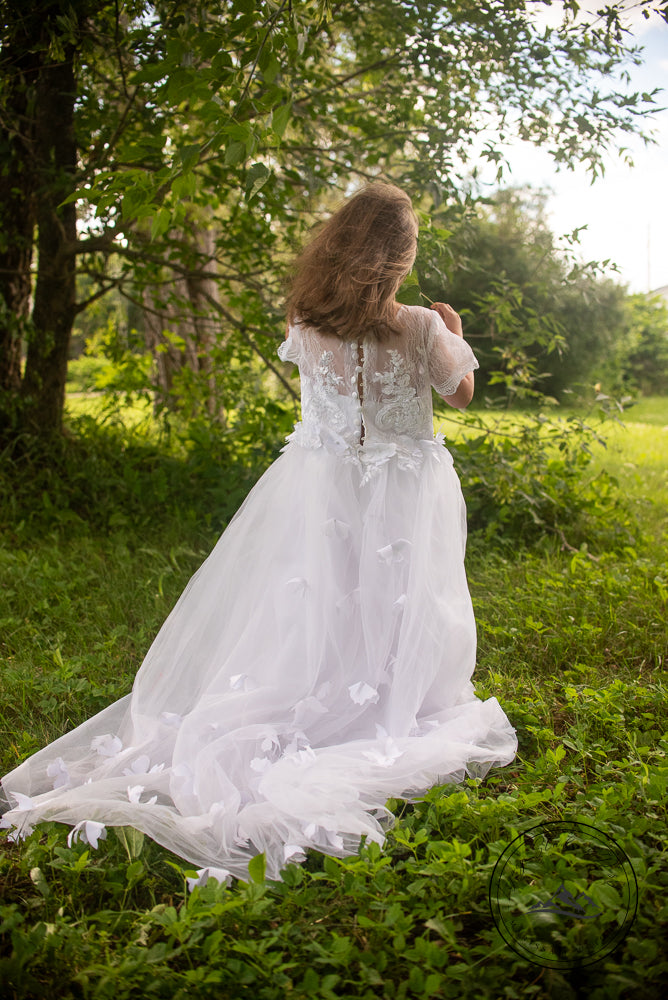 Girls Size 8 White 3D Floral Butterfly Flower Girl Dress with Chapel Train