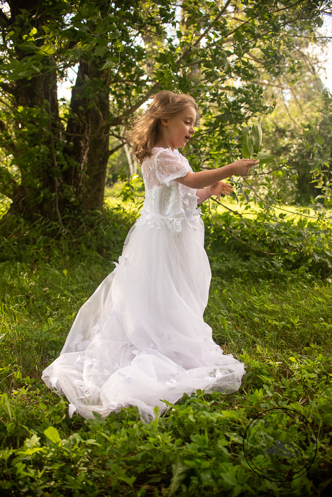 Girls Size 8 White 3D Floral Butterfly Flower Girl Dress with Chapel Train