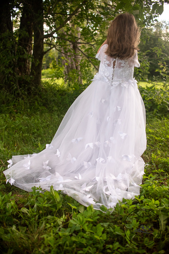Girls Size 8 White 3D Floral Butterfly Flower Girl Dress with Chapel Train