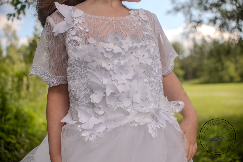 Girls Size 8 White 3D Floral Butterfly Flower Girl Dress with Chapel Train